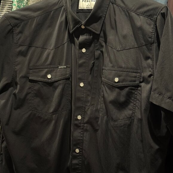 Poncho "The Bandera" black short sleeve button up - Picture 2 of 4